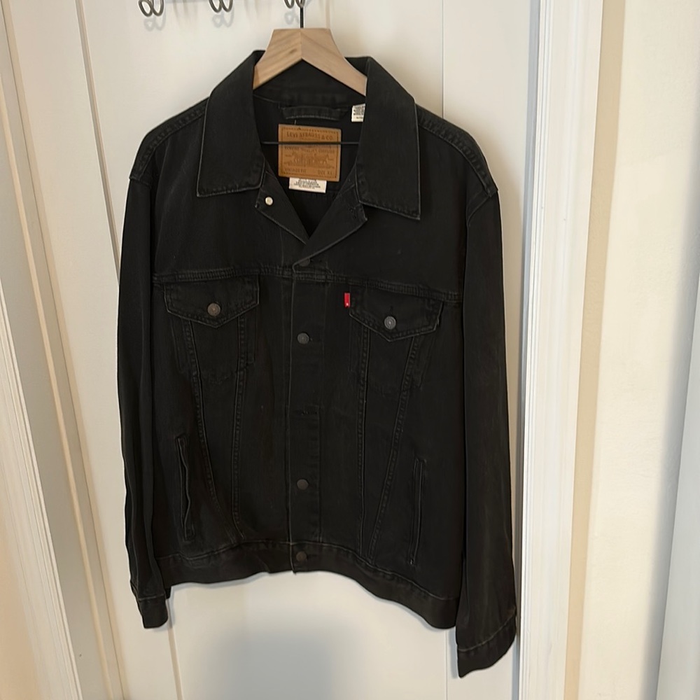 RARE Black Levi’s denim jacket misprint red tab